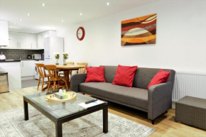 STYLISH 2 BEDROOM APARTMENT IN THE HEART OF GREENWICH